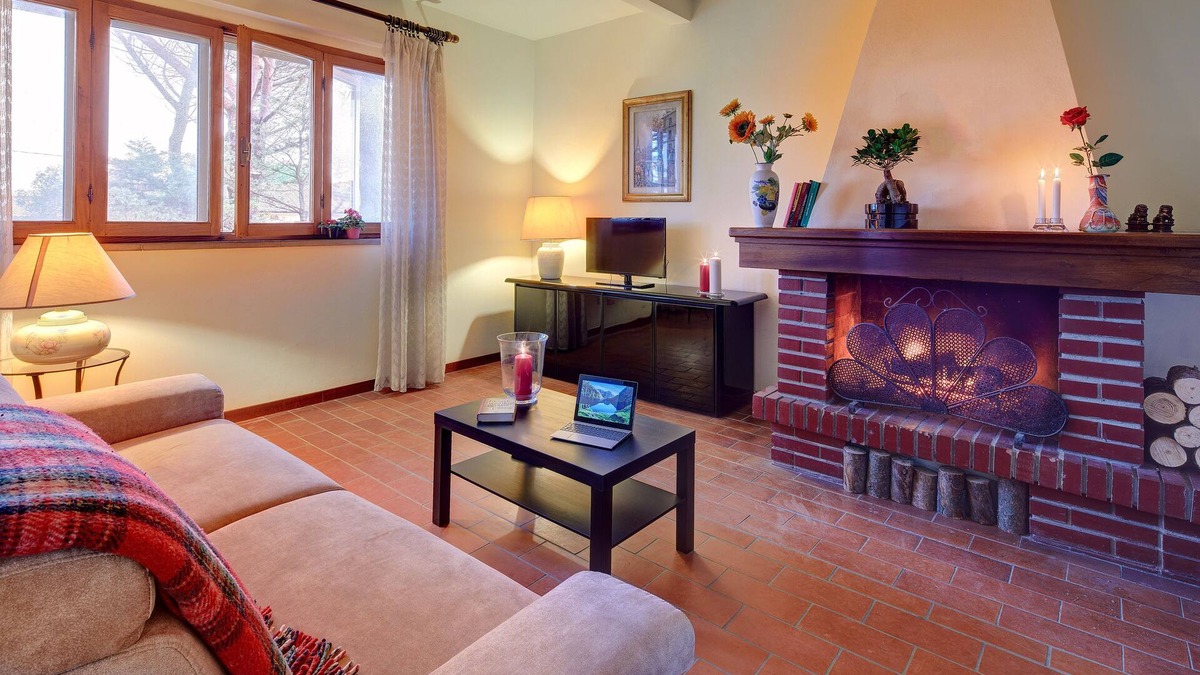Latignano Apartment | Country house with enclosed garden 280 sqm