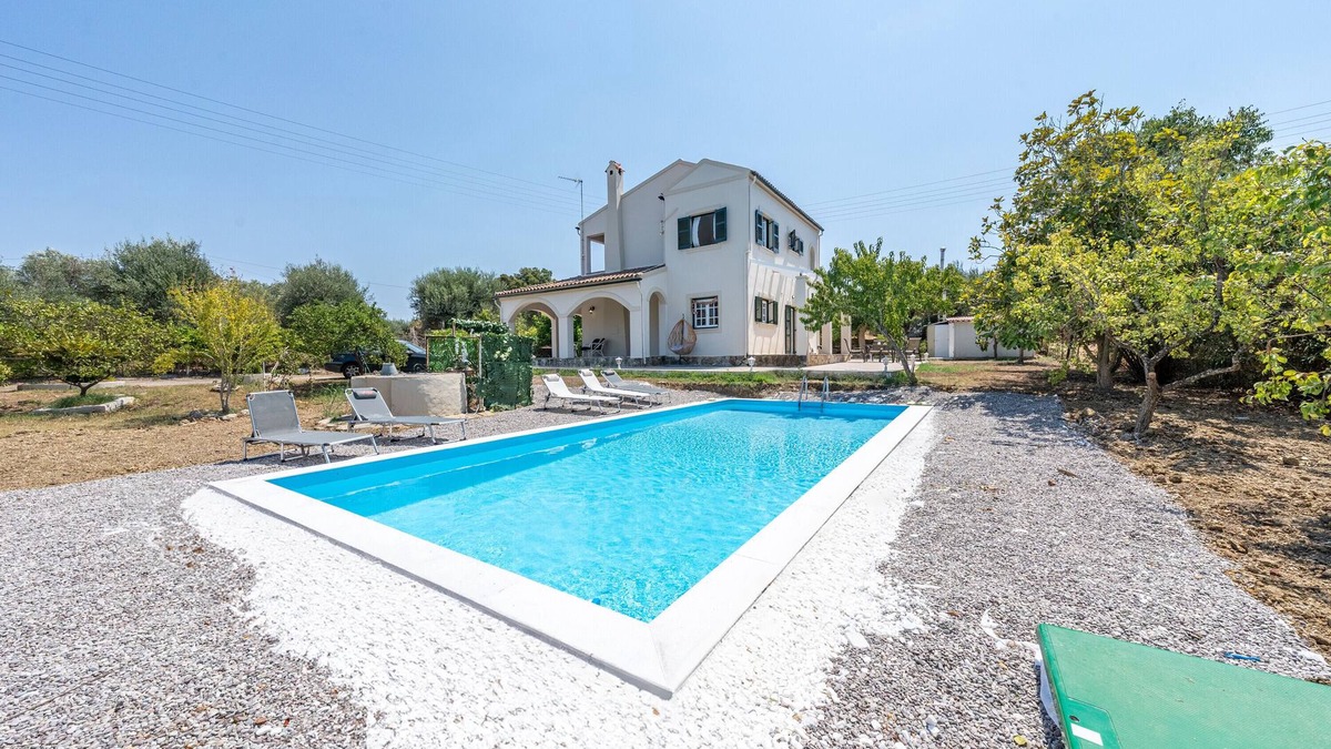Vassilatika Villa | Country House 'Kipos' with Mountain View, Private Outdoor Pool and Air Conditioning