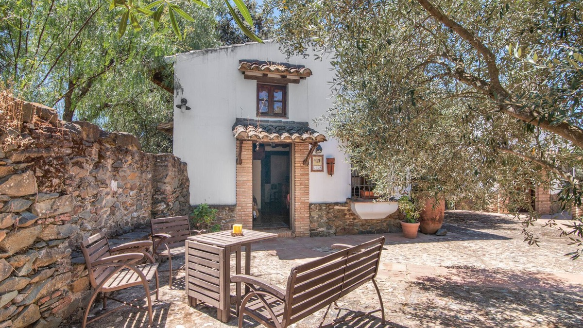 Calabazares House | Country House 'Lila' with Mountain View, Shared Pool and Shared Garden