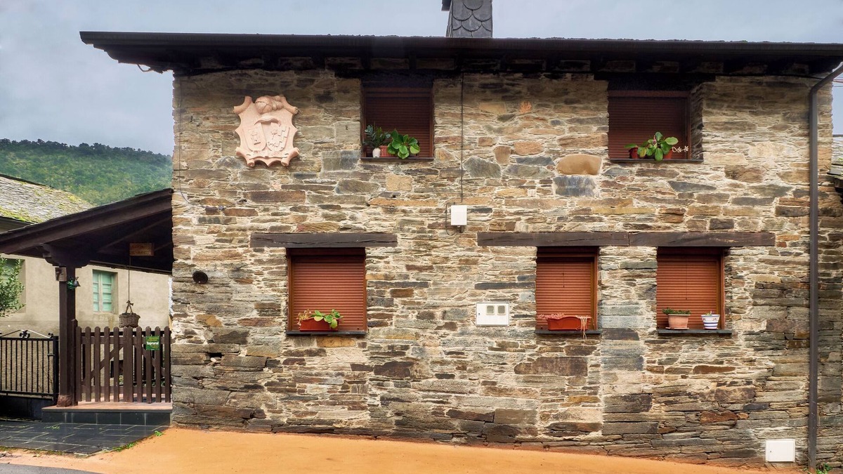 San Pedro de Olleros House | Country House 'La Casa Del Manco' with Mountain View, Shared Terrace and Wi-Fi