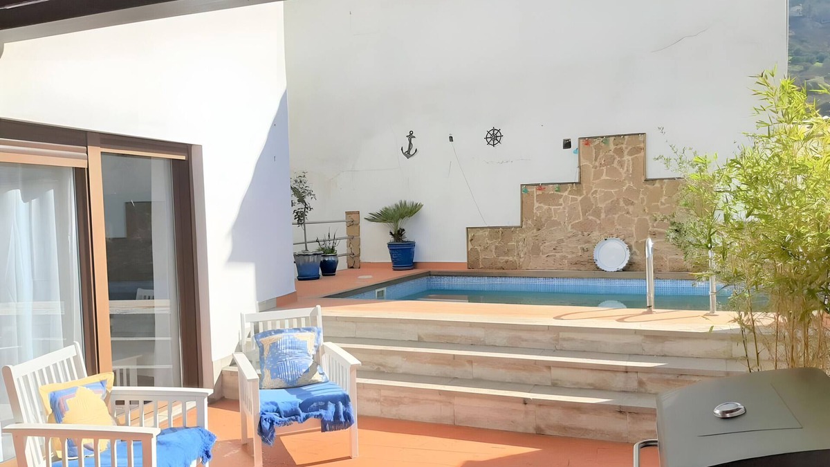 Cazorla House | Country House 'La Casa De La Pintora' with Mountain View, Private Pool and Wi-Fi