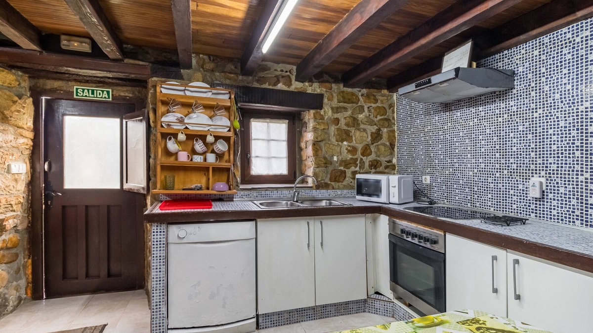 Selaya House | Country House 'La Casa De La Pradera' with Mountain View, Private Terrace and Private Garden