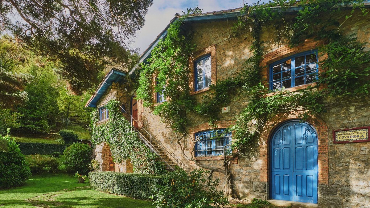 La Pola de Gordon House | Country House 'La Fabrica De Cabornera' with Mountain View and Private Garden