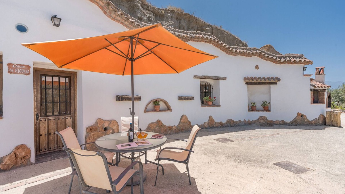 Benalua de Guadix House | Country House 'La Higuera' with Mountain View, Wi-Fi and Air Conditioning