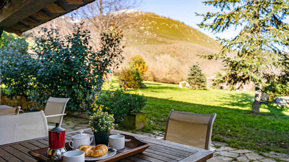 Quiros House | Country House 'La Matuca' with Mountain View, Shared Terrace and Wi-Fi