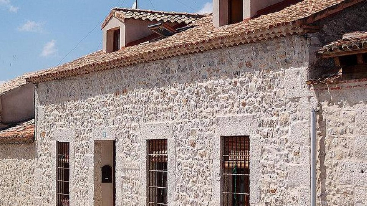 La Parrilla House | Country House 'La Moderna' with Private Terrace, Private Garden and Wi-Fi