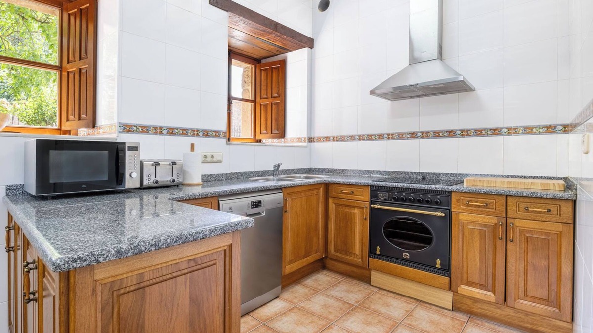 Perrozo House | Country House 'La Torre De Perrozo' with Mountain View, Private Garden and Balcony