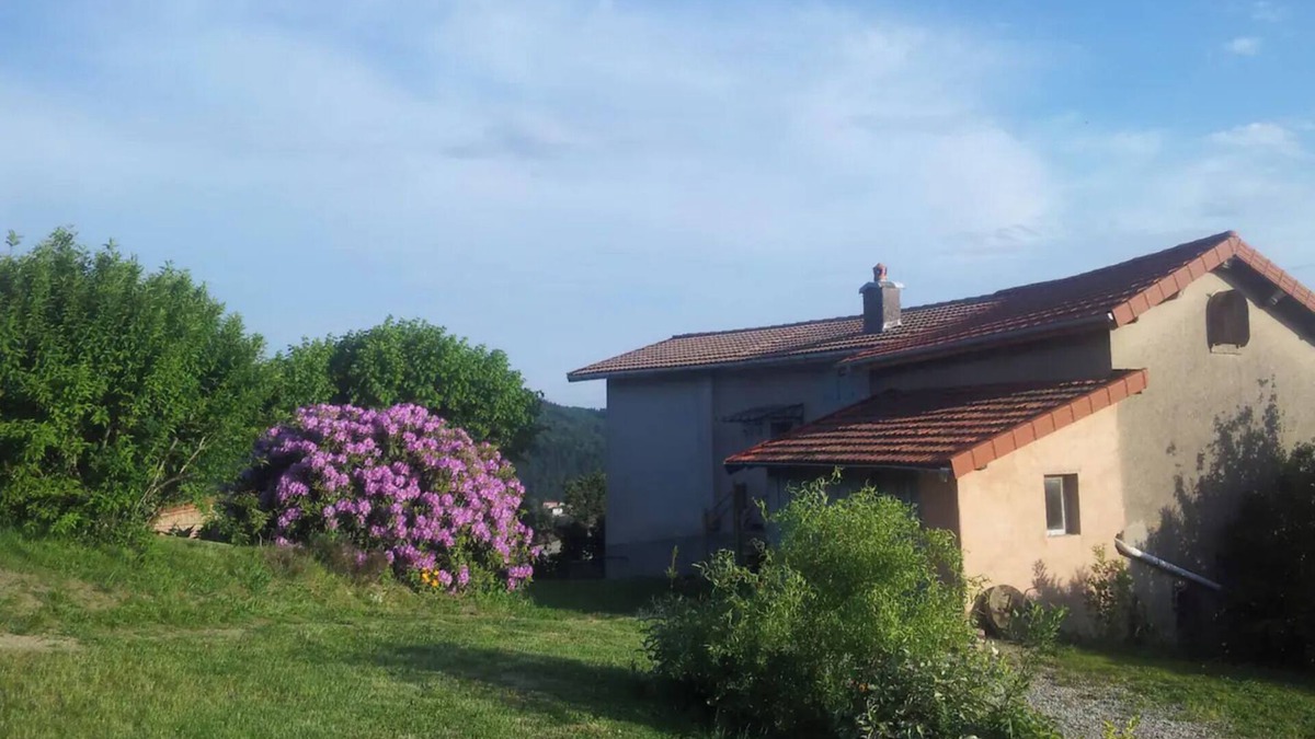 Thiers Villa | Country House 'Les Hauts De Thiers' with Mountain View, Private Garden and Wi-Fi
