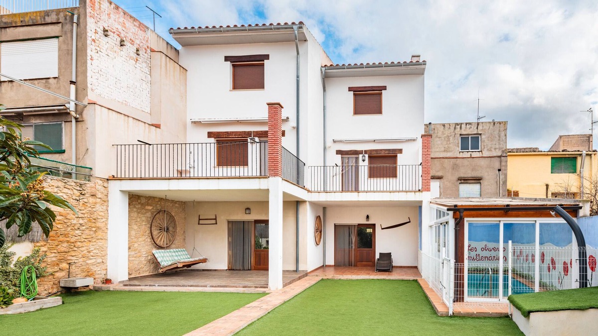 La Jana House | Country House 'Les Oliveres Mil·lenaries I' with Shared Pool, Wi-Fi and Air Conditioning
