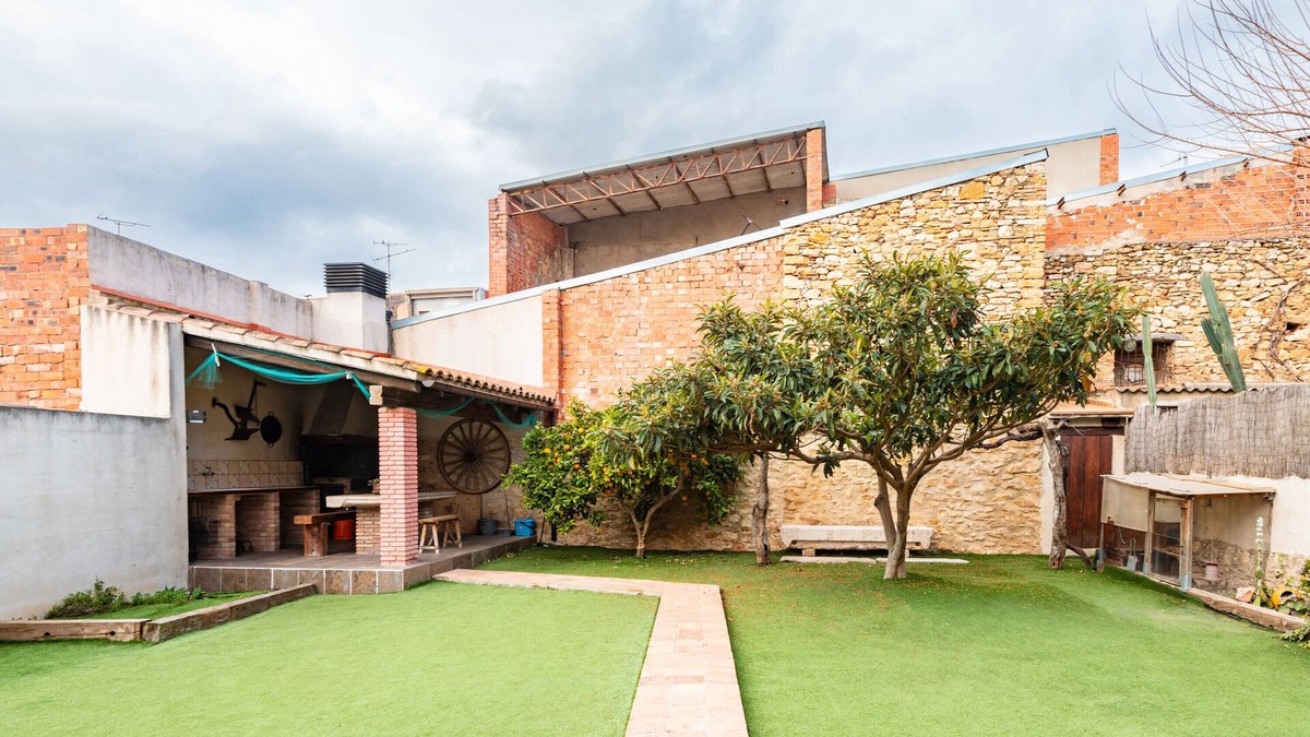 La Jana House | Country House 'Les Oliveres Mil·lenaries 2' with Shared Pool, Wi-Fi and Air Conditioning