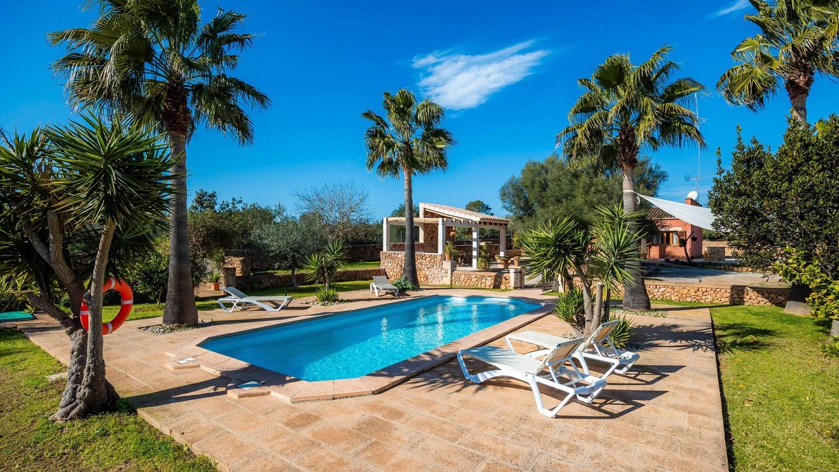 Campos Villa | Country House 'Linda' with Private Pool, Wi-Fi and Air Conditioning