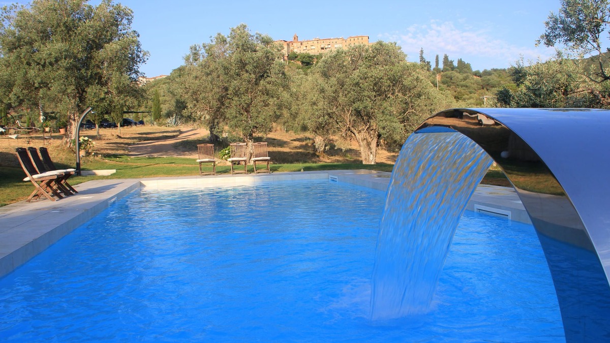 Caldana House | Country house, lovingly renovated in the olive grove, large panoramic pool, air conditioning system