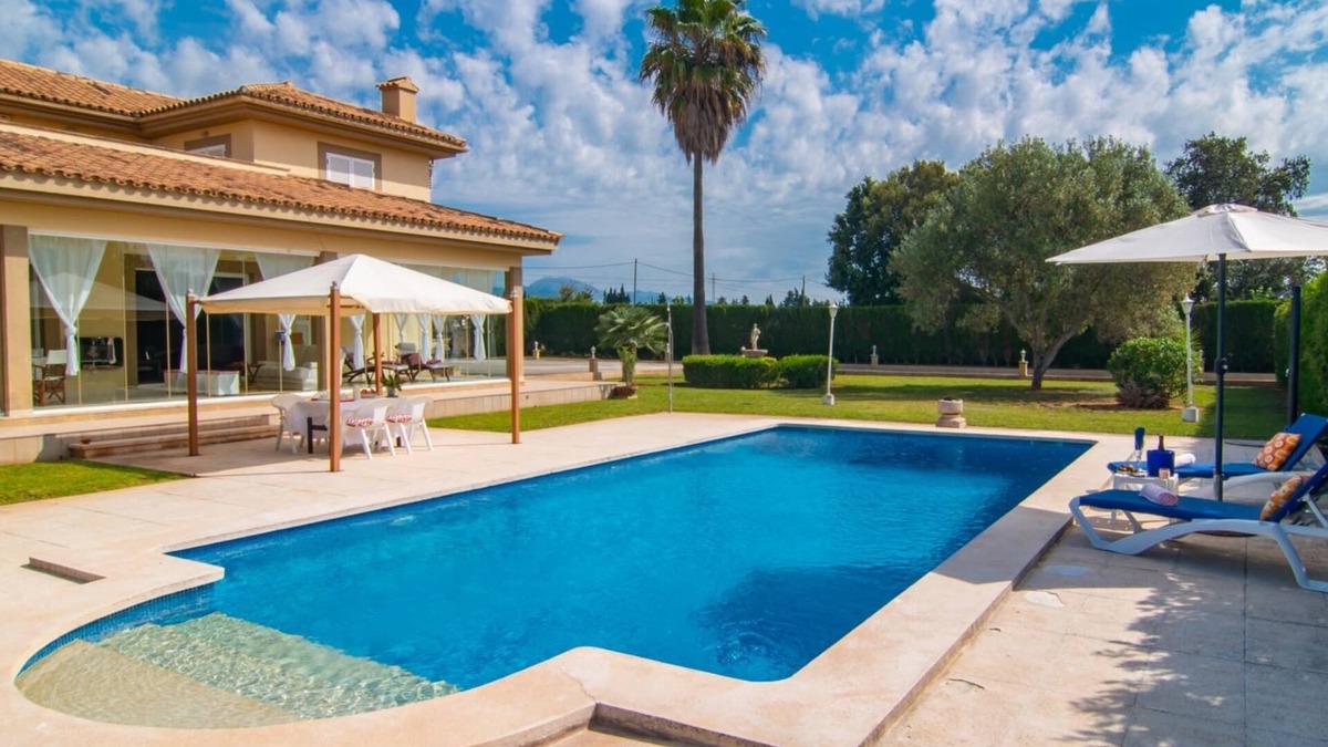 Lloseta Villa | Country House 'Mafedo' with Private Pool, Wi-Fi and Air Conditioning
