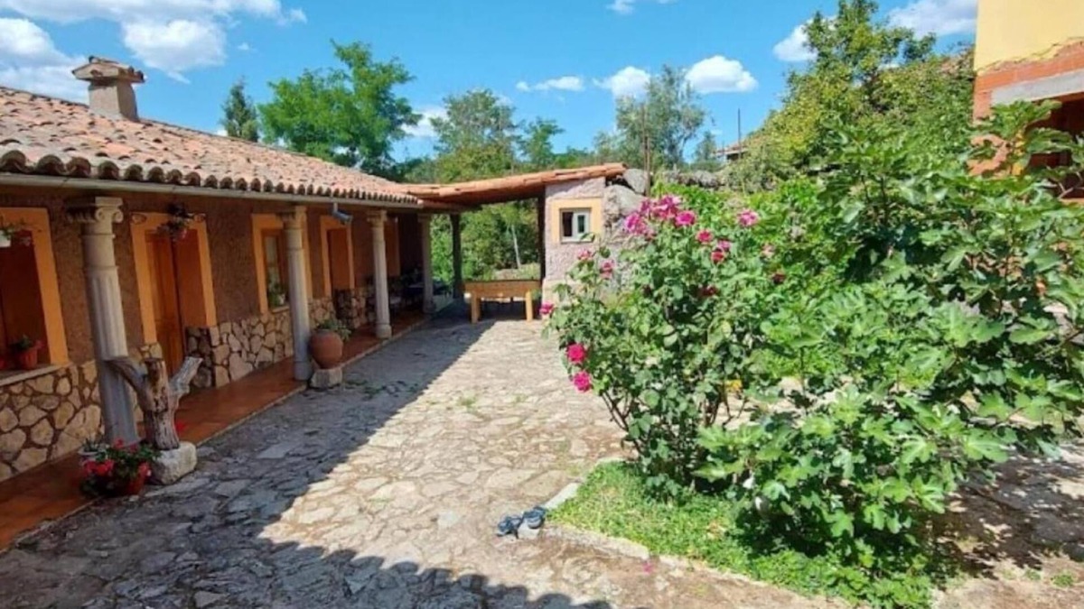 Penacaballera House | Country House 'Mansió De La Plata' with Mountain View, Private Pool and Wi-Fi