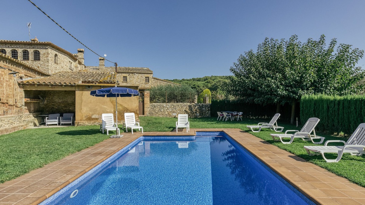 Regencos Villa | Country House 'Mas Cases' with Mountain View, Private Pool and Wi-Fi
