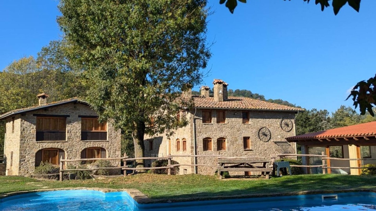 Santa Pau House | Country House 'Mas El Carrer - La Cabana' with Mountain View, Shared Pool and Wi-Fi