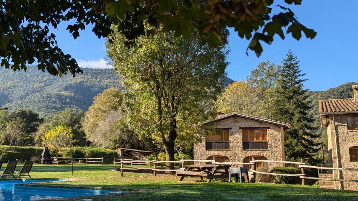 Santa Pau House | Country House 'Mas El Carrer - Baixos' with Mountain View, Shared Pool and Wi-Fi