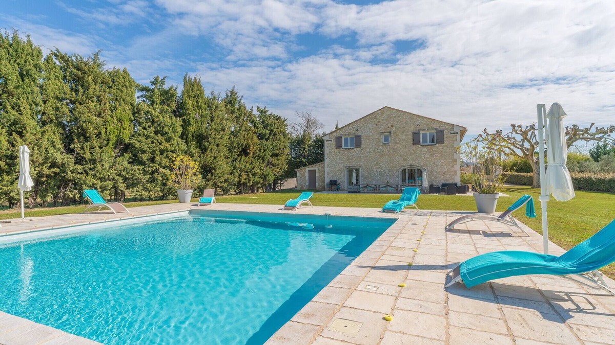 Plan-d'Orgon Villa | Country House "Mas sous les Oliviers" with Pool, Garden and Wi-Fi