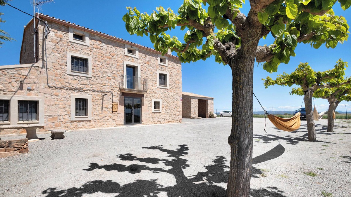 Argencola Villa | Country House 'Mas Françó' with Mountain Views, Wi-Fi and Air Conditioning