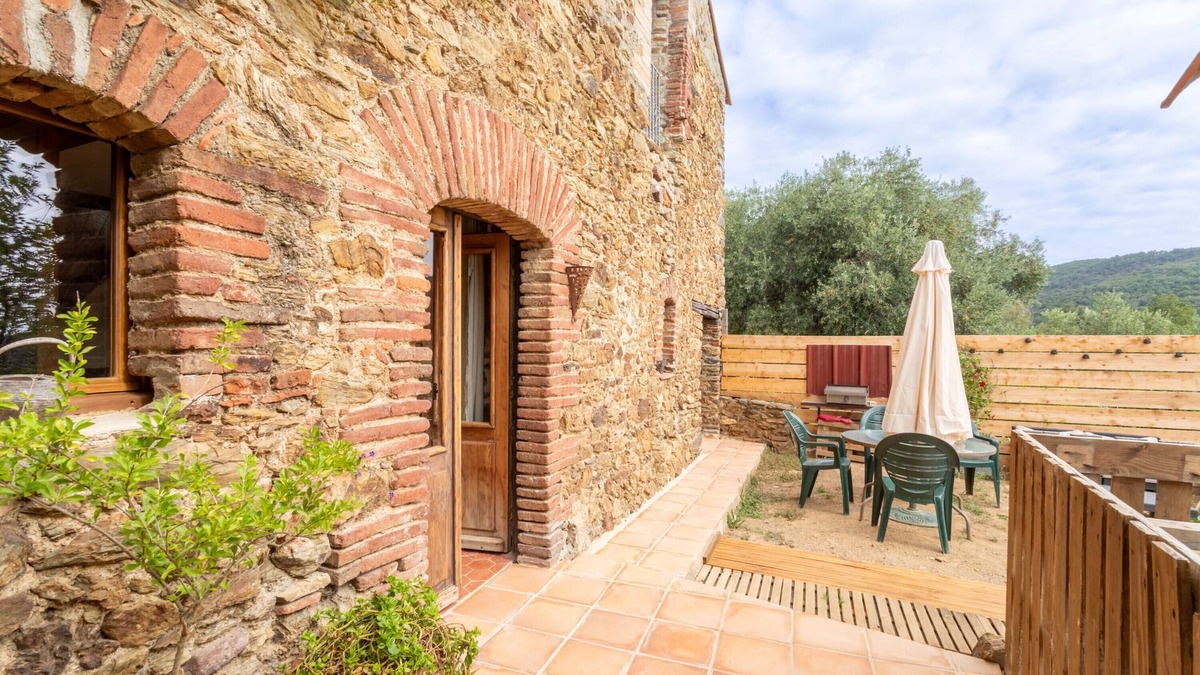 Taillet House | Country House 'Mas Vizern' with Mountain View, Private Garden and Wi-Fi