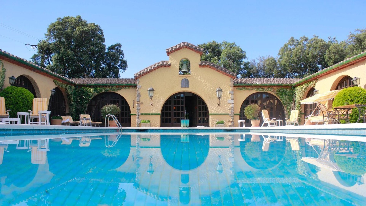Darnius Apartment | Country House "Masia Mimosa" with Shared Pool, 5 Shared Terraces & Wi-Fi