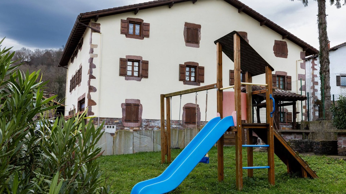 Urdax House | Country House 'Matxingonea 1' with Mountain View, Private Garden and Wi-Fi