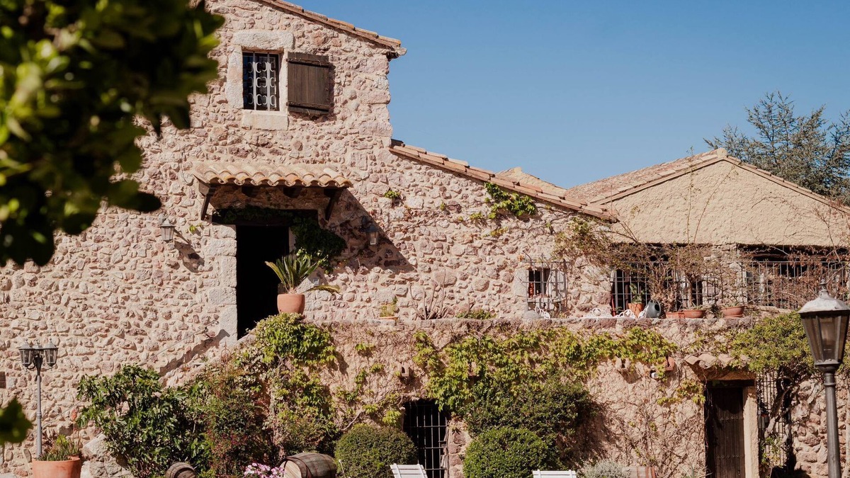 Darnius Apartment | Country House 'Mimosa Jardin' with Mountain View, Wi-Fi and Air Conditioning