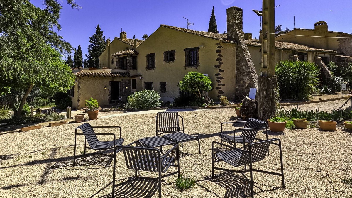Darnius Apartment | Country House 'Mimosa Montaña' with Mountain View, Wi-Fi and Air Conditioning