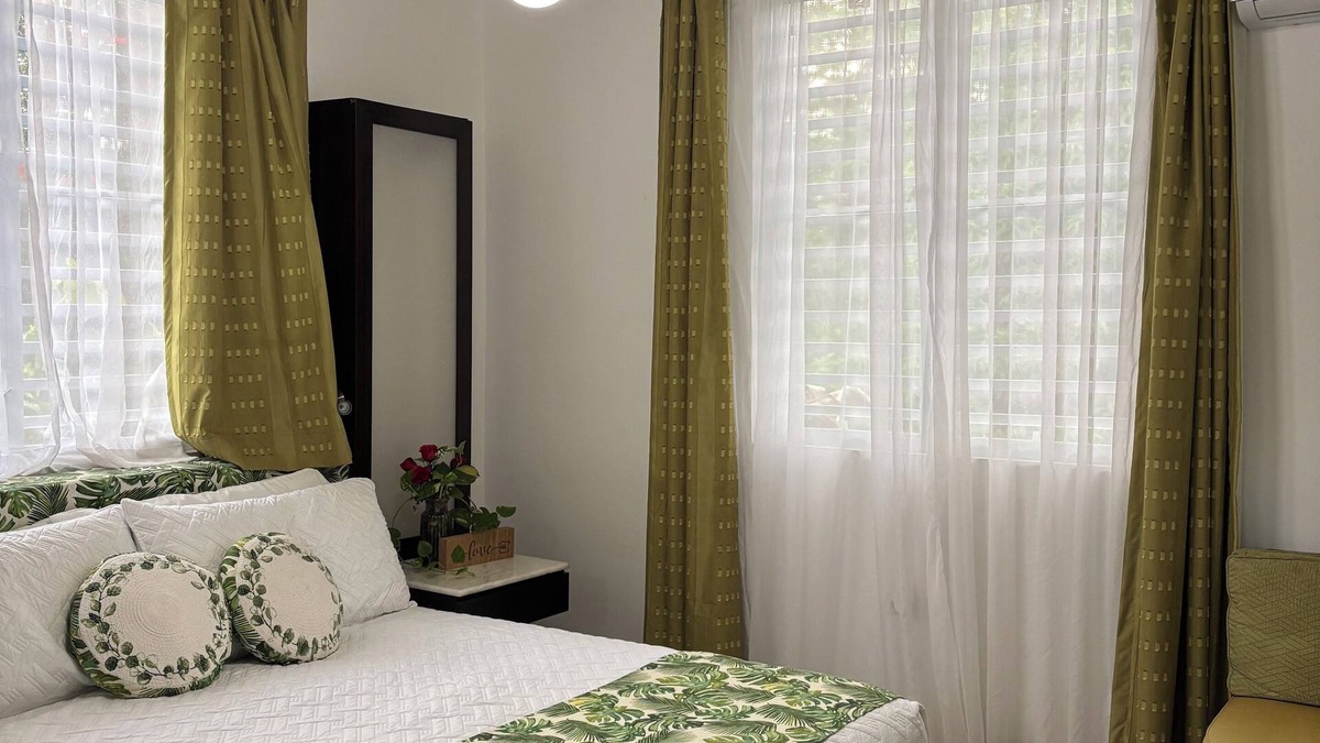 Guzman Abajo House | Country House minute's drive away from everything!