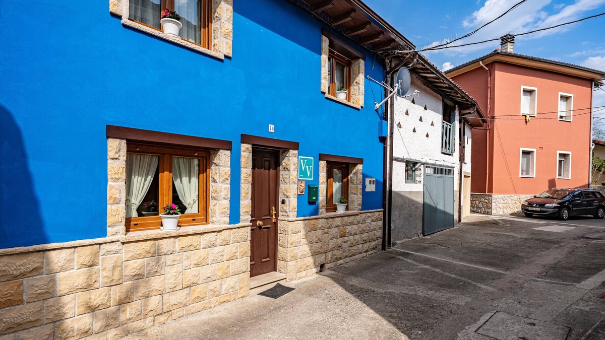 Soto de las Duenas House | Country House 'Nuberu' with Mountain View, Wi-Fi and Air Conditioning