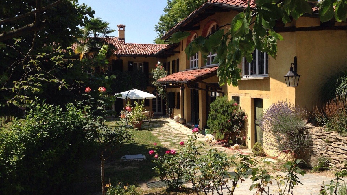 Bossolasco House | Country House on the Langhe Hills stunning view/sauna