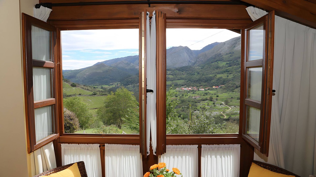 Penamellera Baja House | Country House 'Para Casa De Abajo' with Mountain View, Private Terrace and Wi-Fi