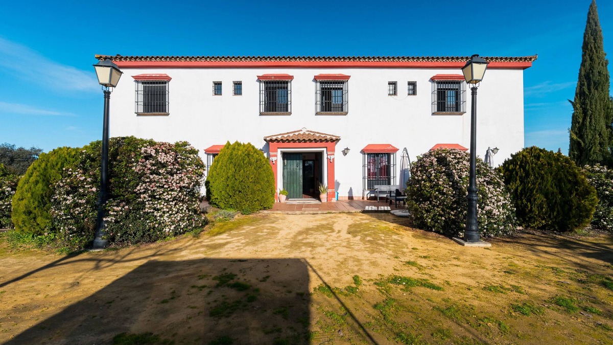 El Ronquillo House | Country House 'Puerto Cabero' with Lake View, Private Terrace and Air Conditioning
