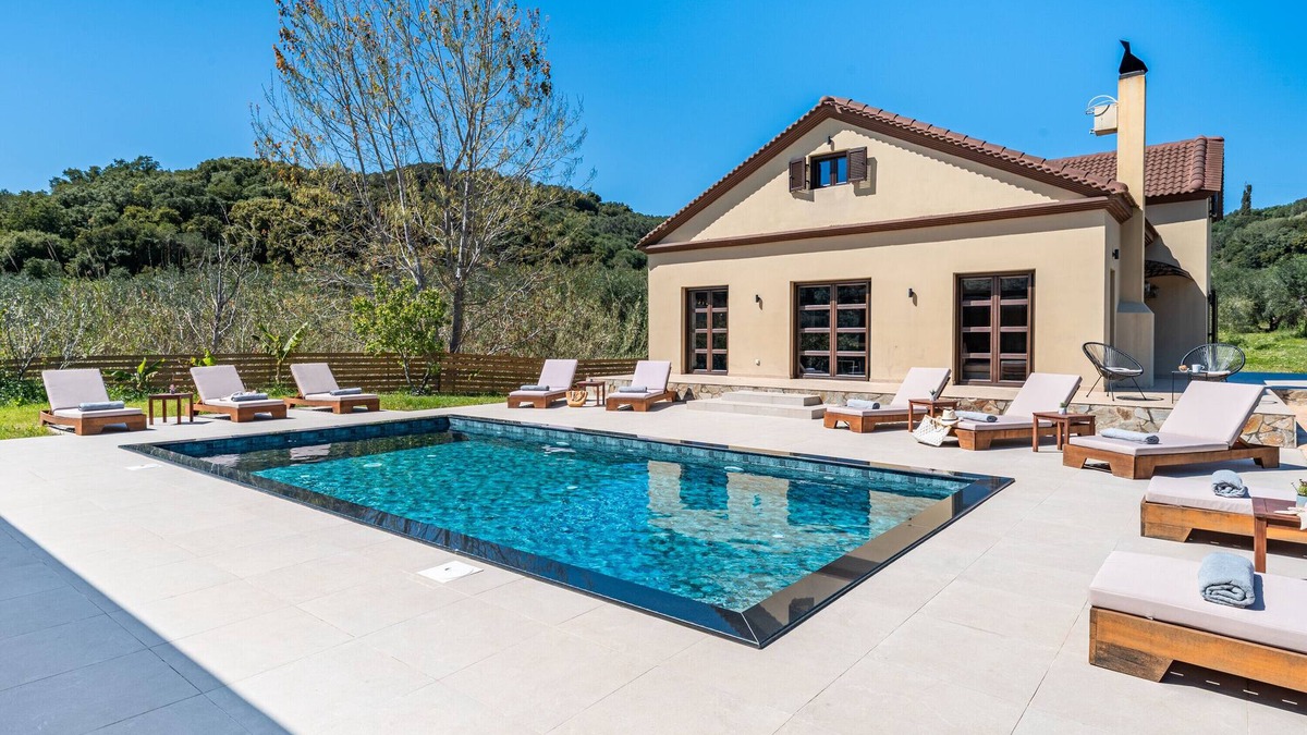 Lefkimmi Villa | Country House 'Queen Alla' with Mountain View, Wi-Fi and Air Conditioning