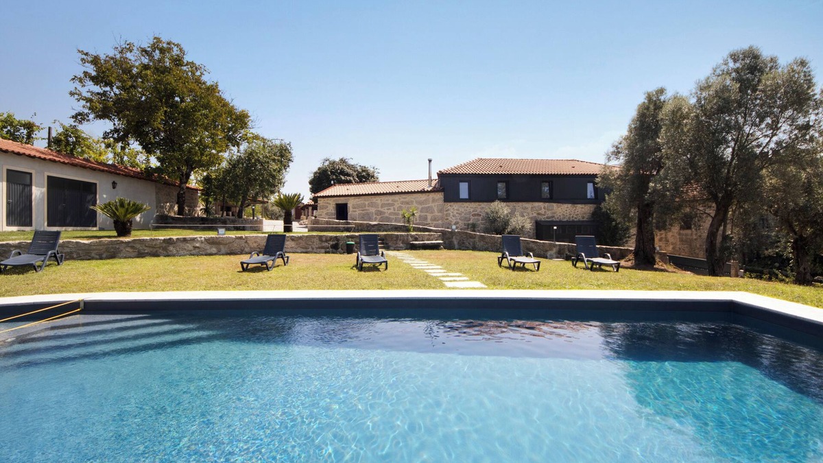 Rossas Villa | Country House 'Quinta De Ramil' with Mountain View, Wi-Fi and Air Conditioning