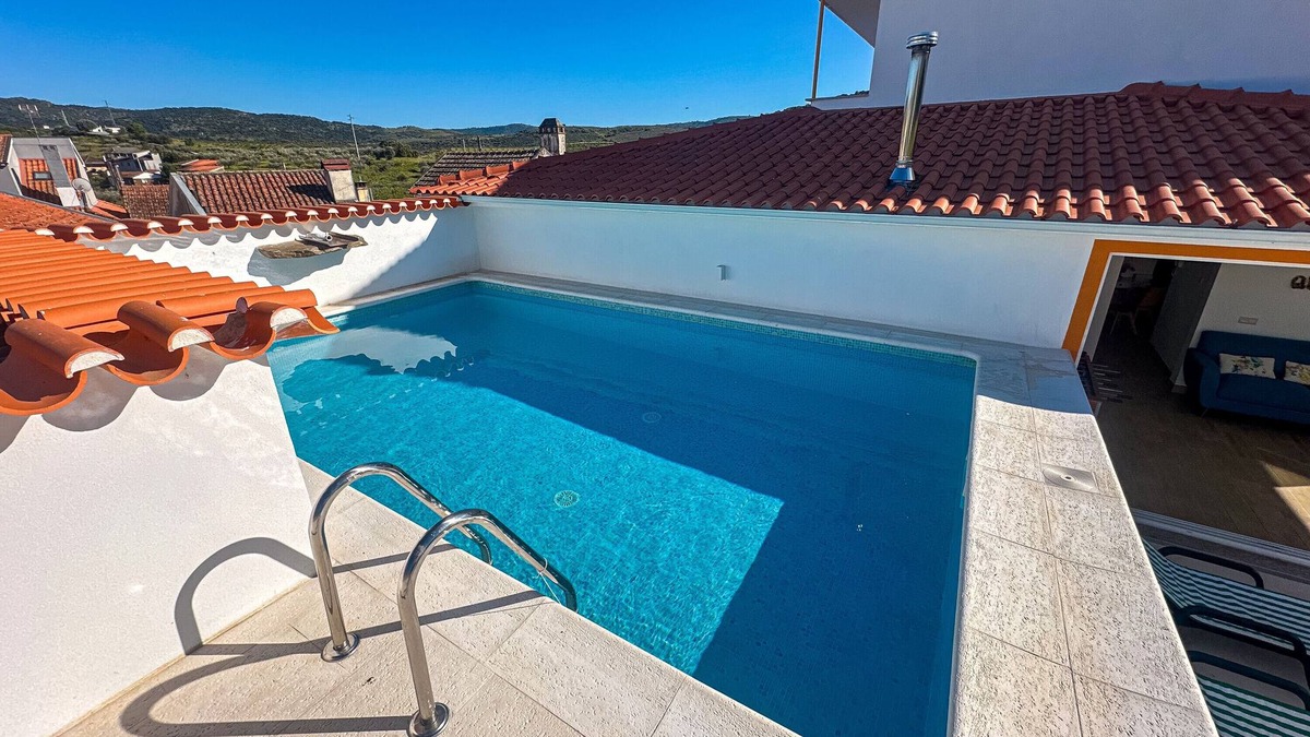 Carvalhais Villa | Country House 'Quinta Das Ychós' with Mountain View, Private Pool and Wi-Fi