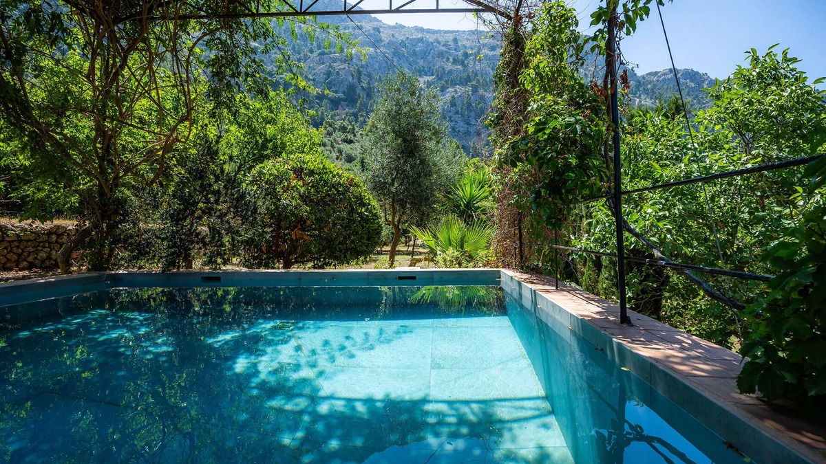 Fornalutx Villa | Country House 'Sa Cabana D'es Vicari' with Mountain View, Private Pool and Wi-Fi