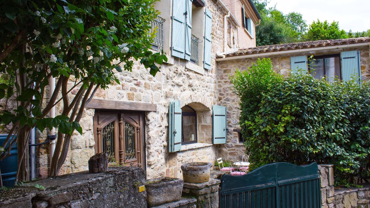 Saint-Etienne-de-Gourgas House | Country house set in a rural location with terraced gardens and stunning pool