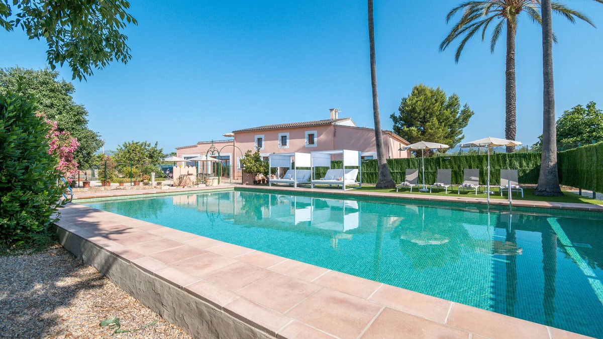 Es Garrovers Villa | Country House 'Son Guillem' with Mountain Views, Wi-Fi and Air Conditioning