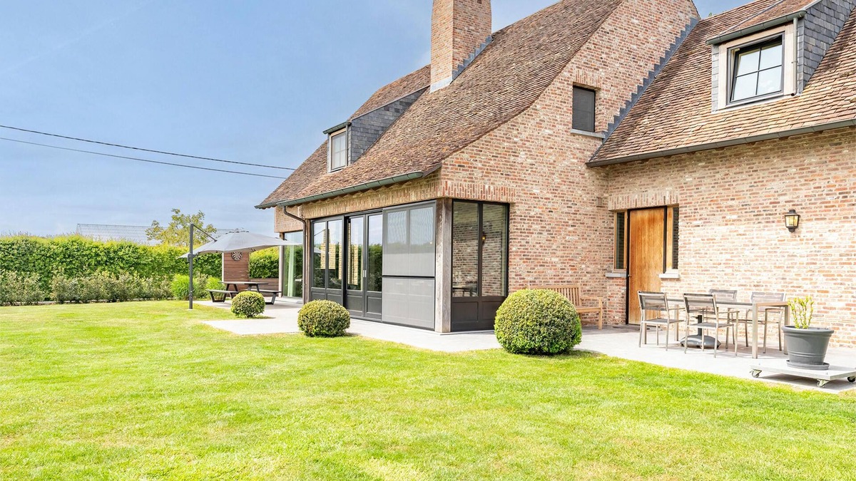 Maldegem House | Country house surrounded by nature with hot tub
