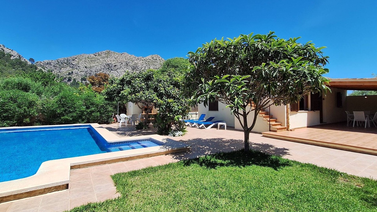 Pollensa Villa | Country house surrounded by beautiful countryside, with a large pool WIFI FREE