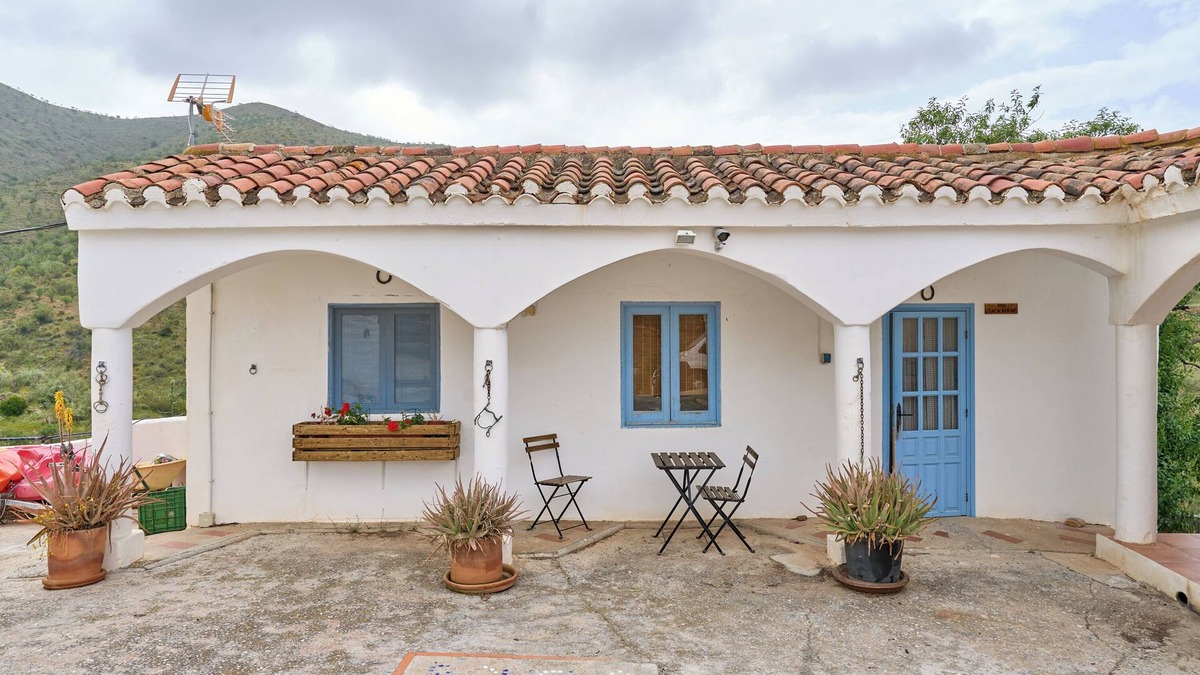 Lujar Villa | Country House 'The Tack Room' with Mountain View, Shared Pool and Wi-Fi