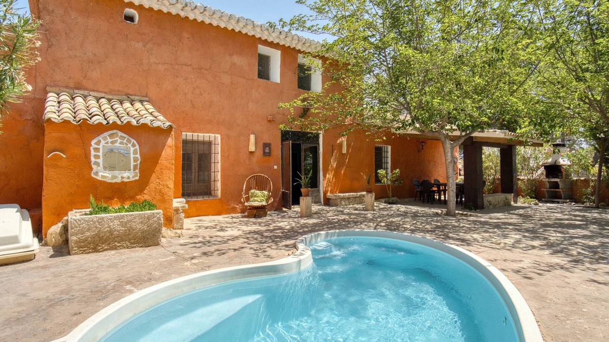 Monovar House | Country House 'Tia Juana' with Mountain Views, Private Pool and Wi-Fi