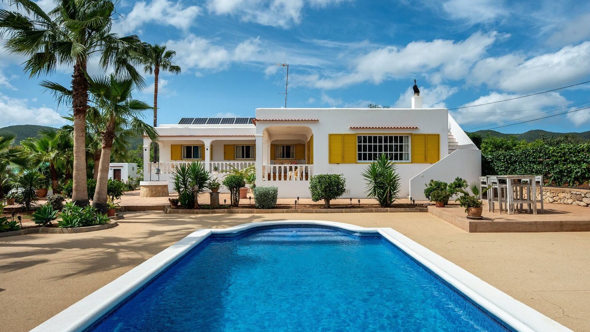 Sant Carles de Peralta Villa | Country House 'Villa Can Andreuet De Baix' with Mountain View, Wi-Fi and Air Conditioning