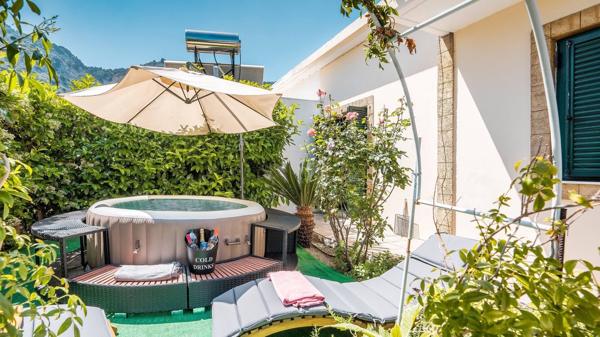 Salakos House | Country House 'Villa Di Lucia' with Mountain View, Wi-Fi and Air Conditioning
