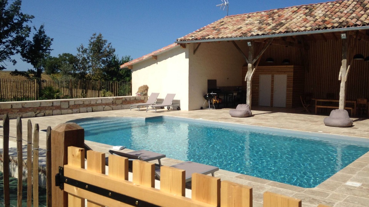Faudoas Villa | Country House 'Villa Virginie Gite 1' with Private Pool, Wi-Fi and Air Conditioning
