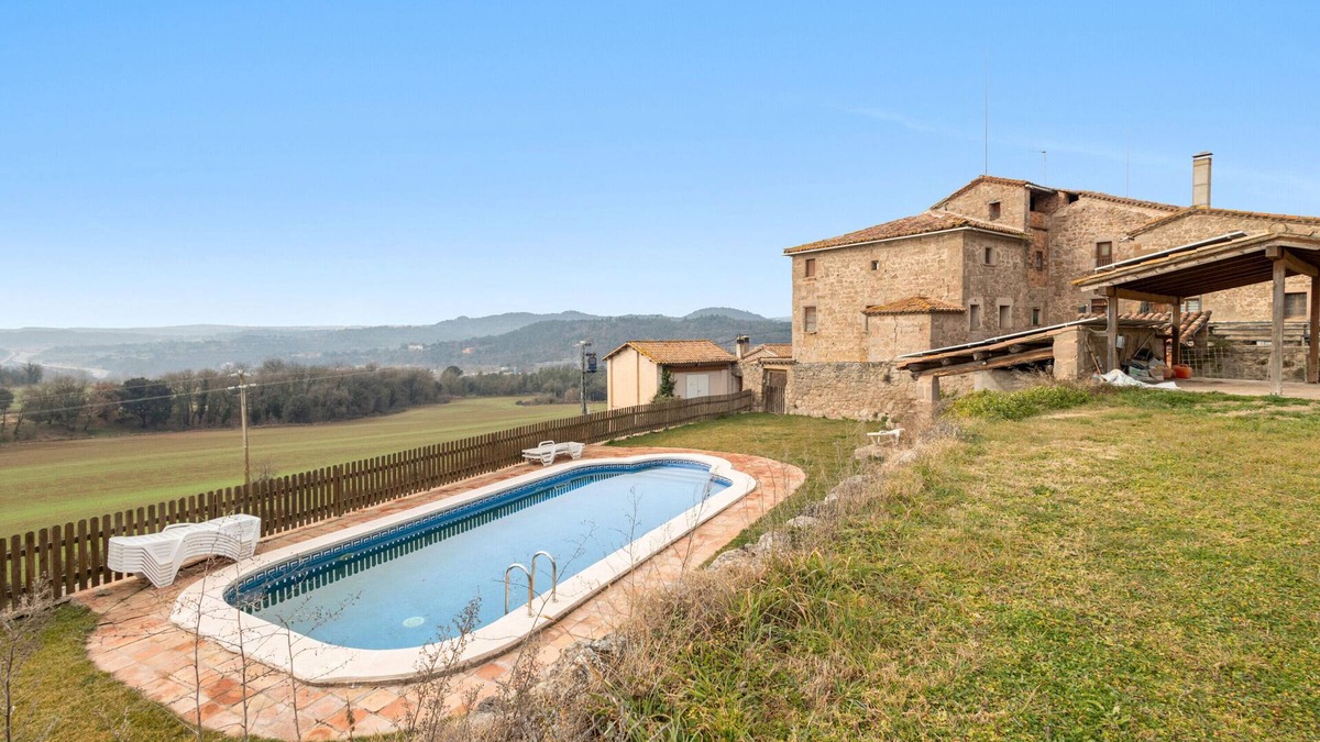 Olvan House | Country House 'Volta De Ferreres' with Mountain View, Shared Pool and Wi-Fi