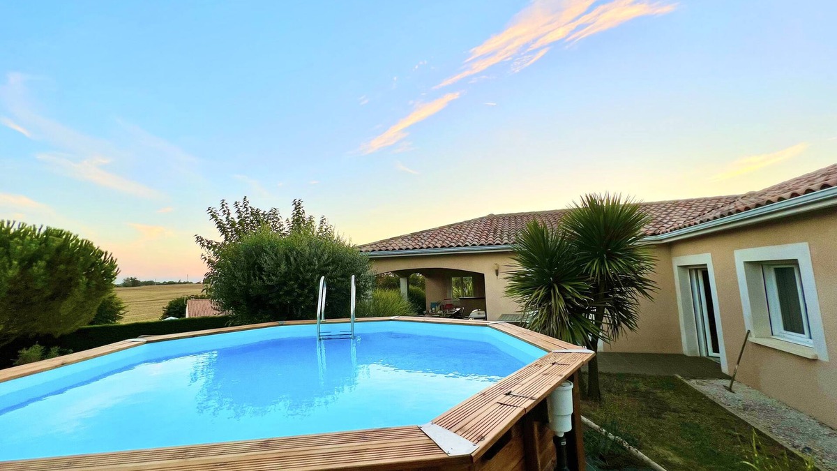 Laroque-Timbaut House | Country house with swimming pool