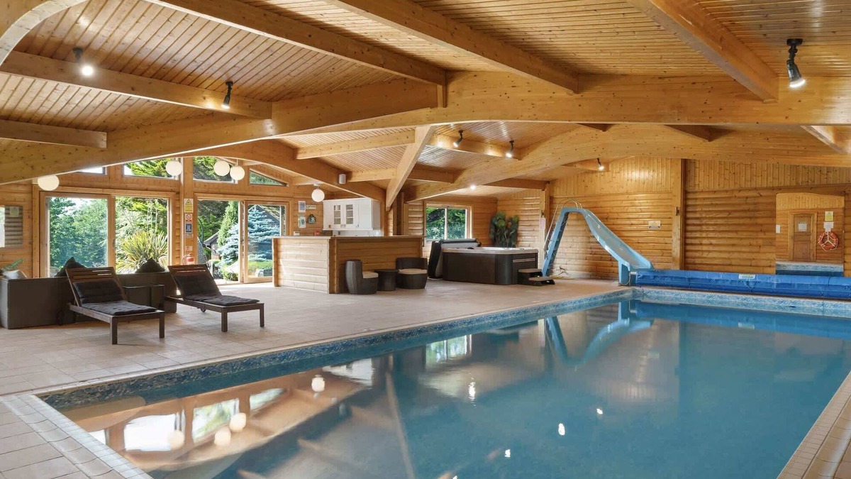 Bridgwater House | Country House w/Pool, Hot Tub, Tennis Courts, Gym