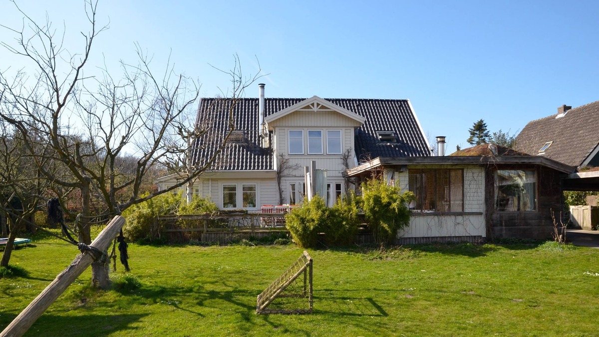 Heiloo House | Country house with 1200 m² garden in a beautiful location. Rest, relaxation and comfort!
